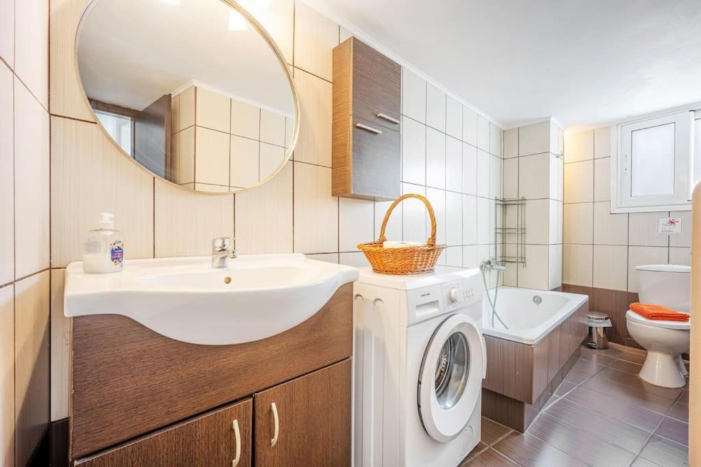 אתונה Apartment In The Middle Of Everything מראה חיצוני תמונה